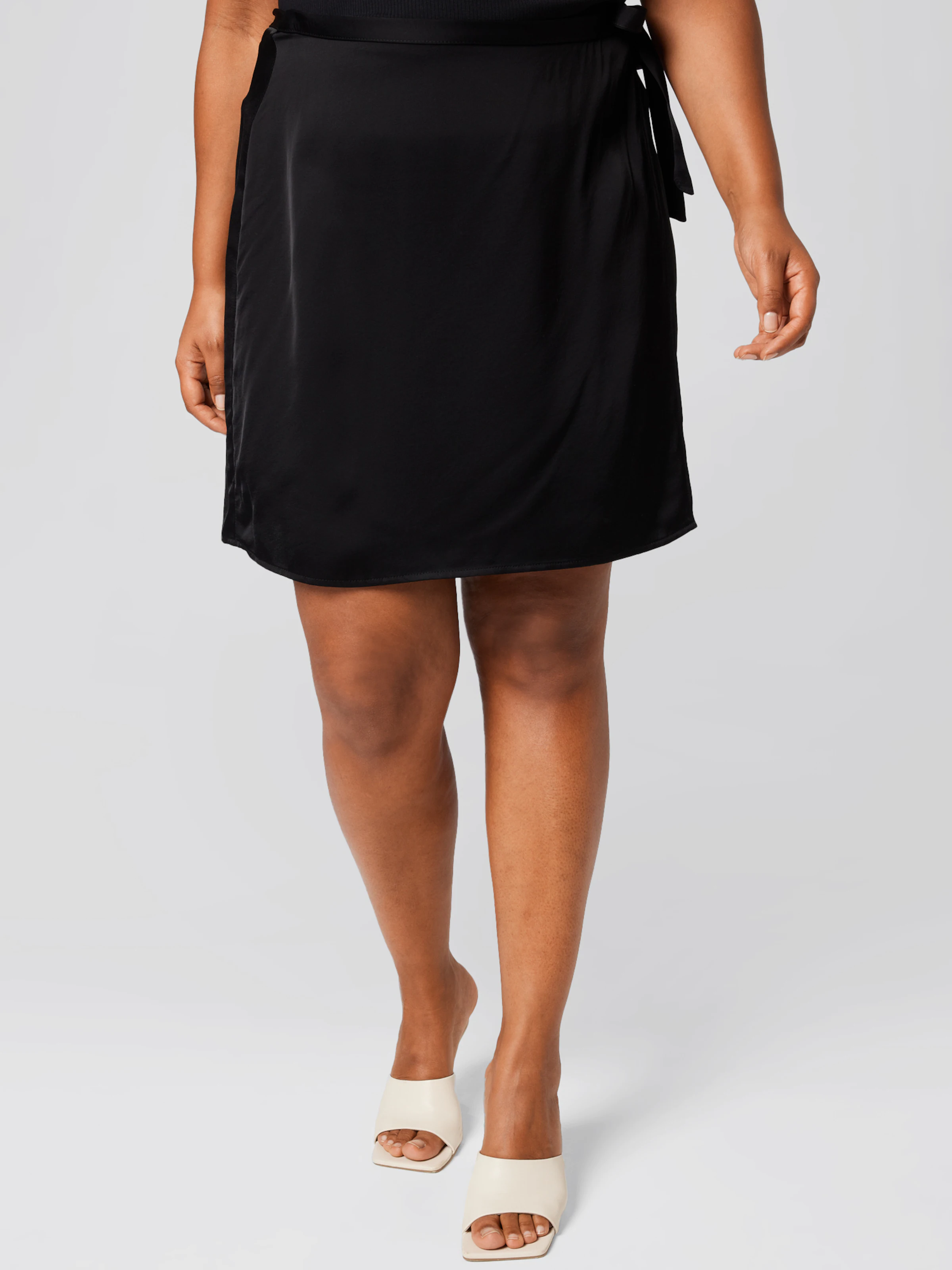 A LOT LESS Svārki 'Noelle' melns