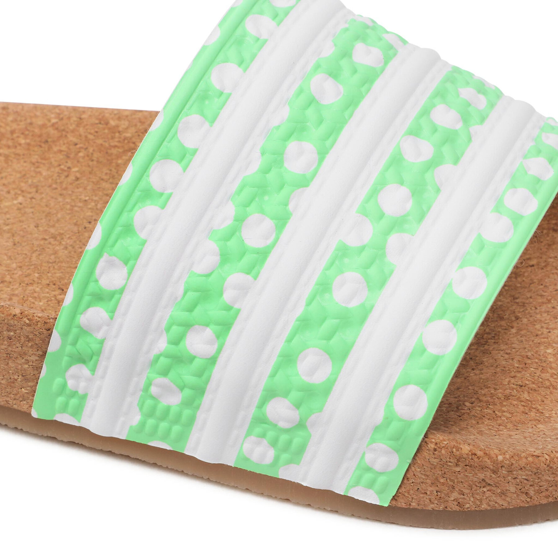 Iešļūcenes adidas