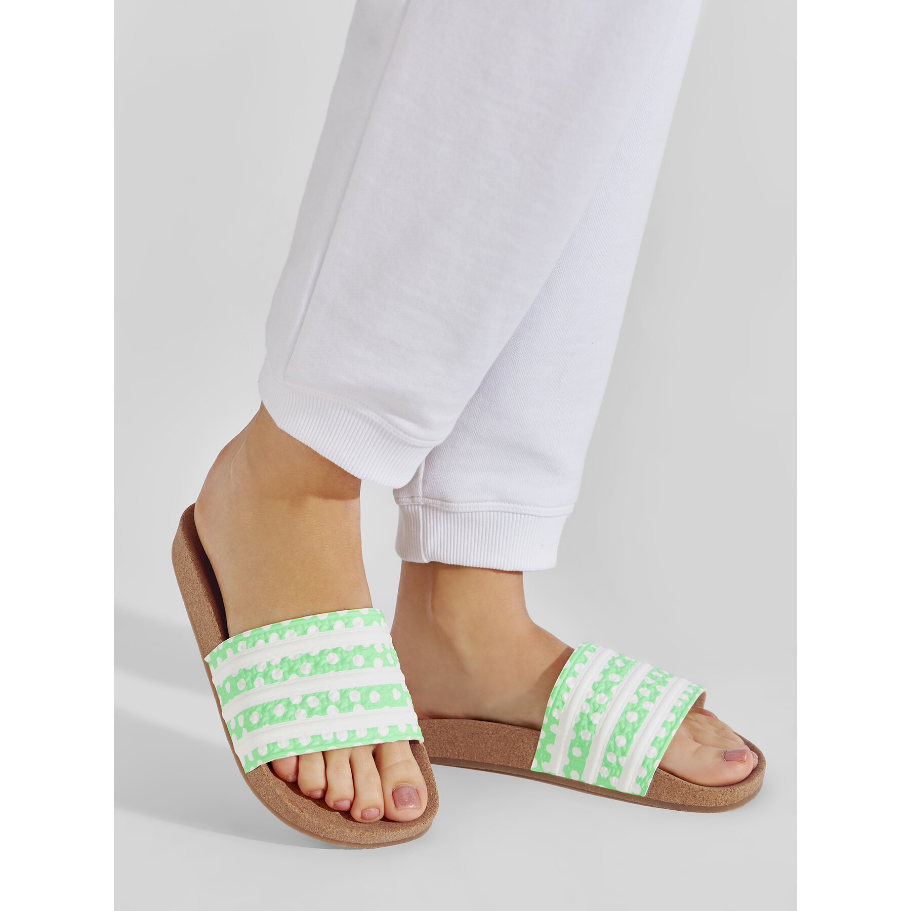 Iešļūcenes adidas