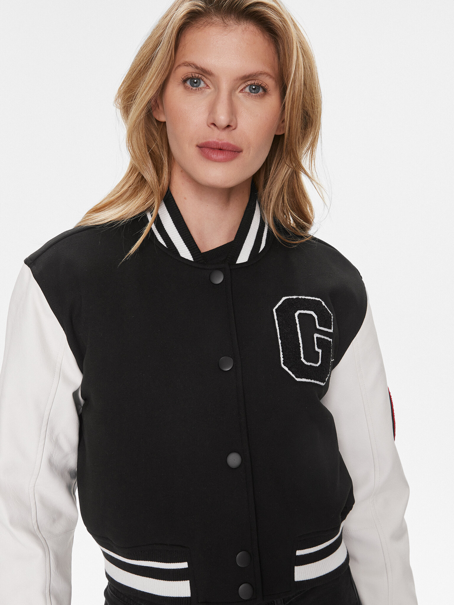 Bomber stila jaka Guess