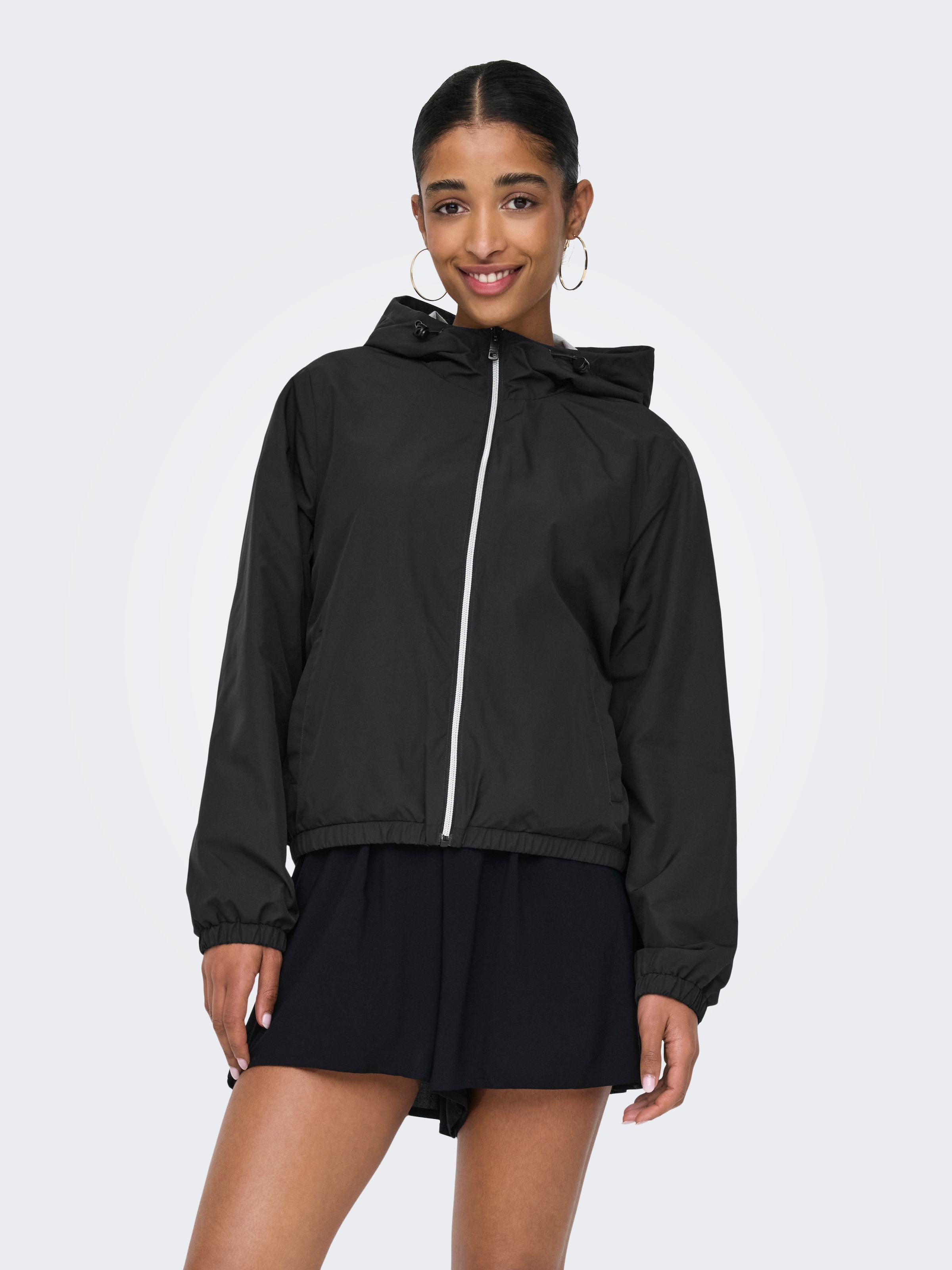 ONLY Starpsezonu jaka 'ONLCANDY' melns