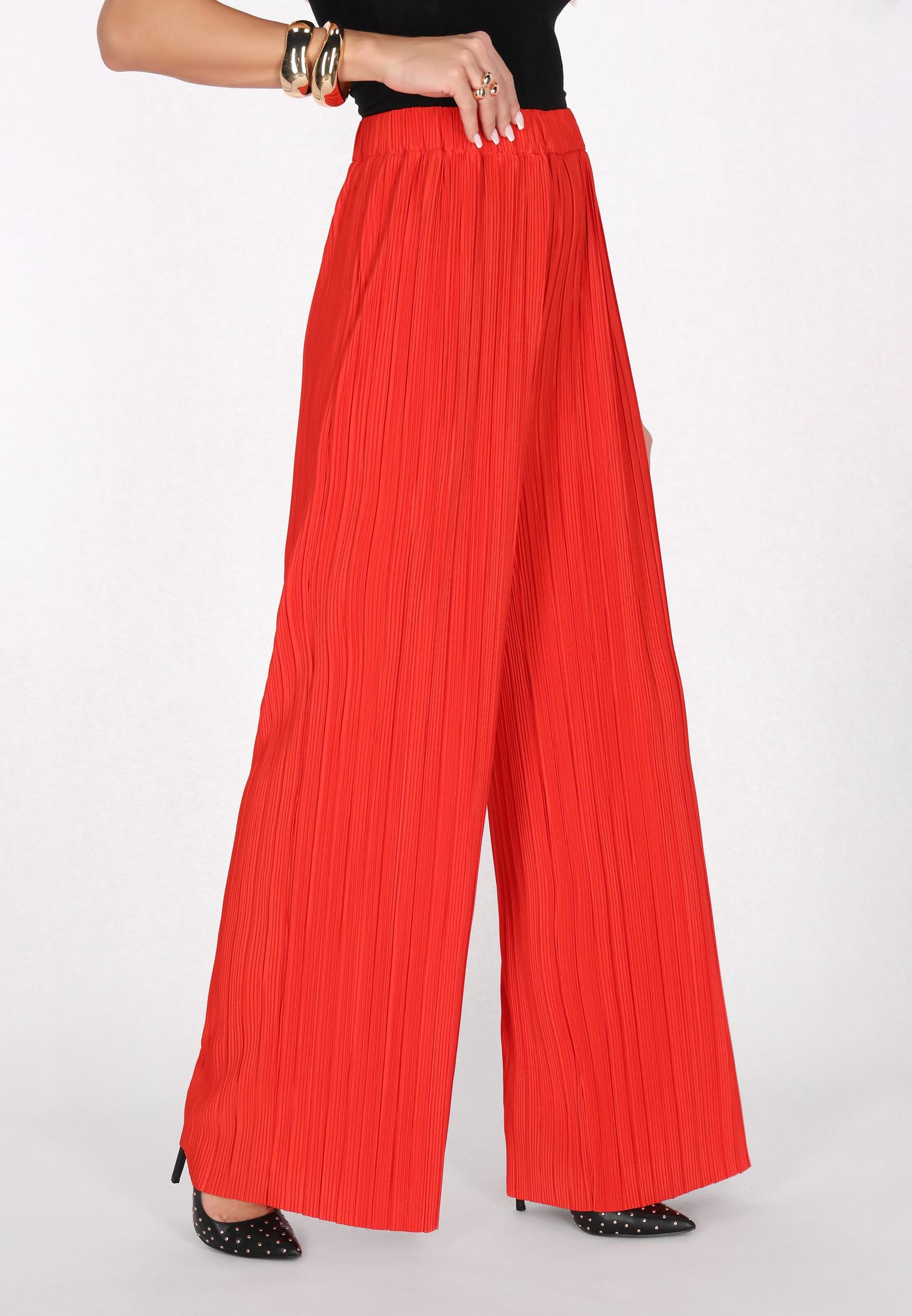 faina Bikses sarkans