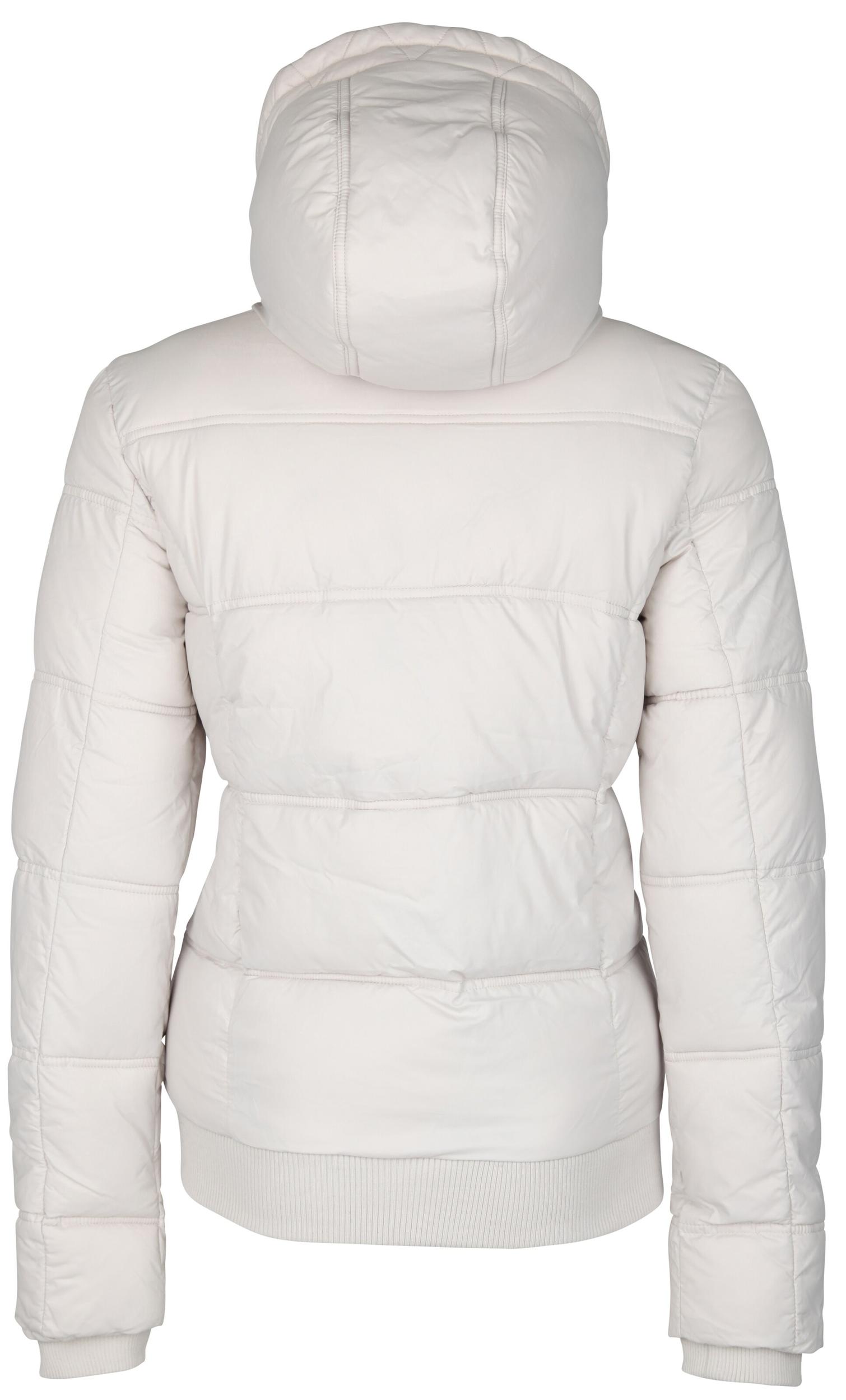 MYMO Starpsezonu jaka šampanieša