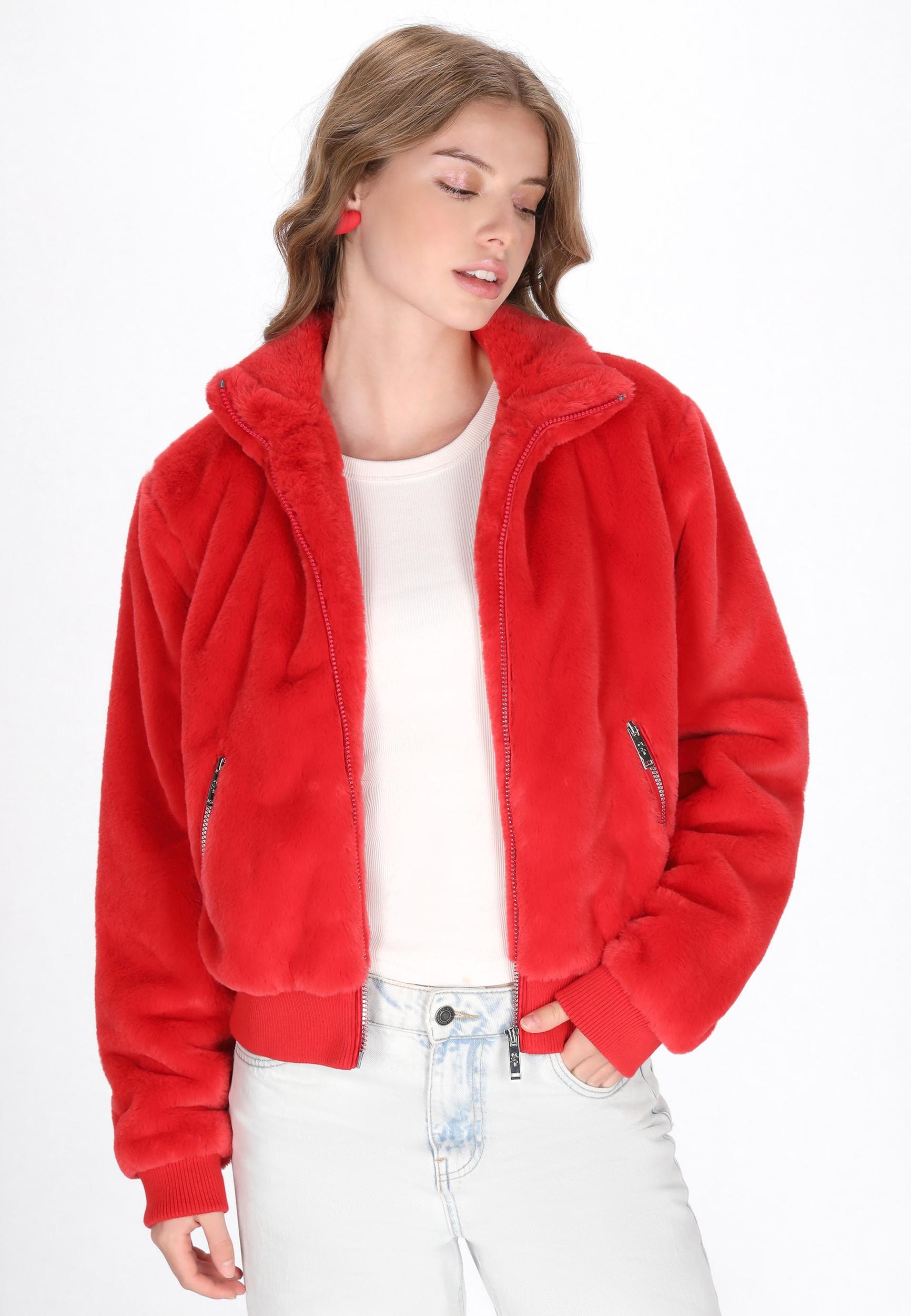 MYMO Starpsezonu jaka sarkans