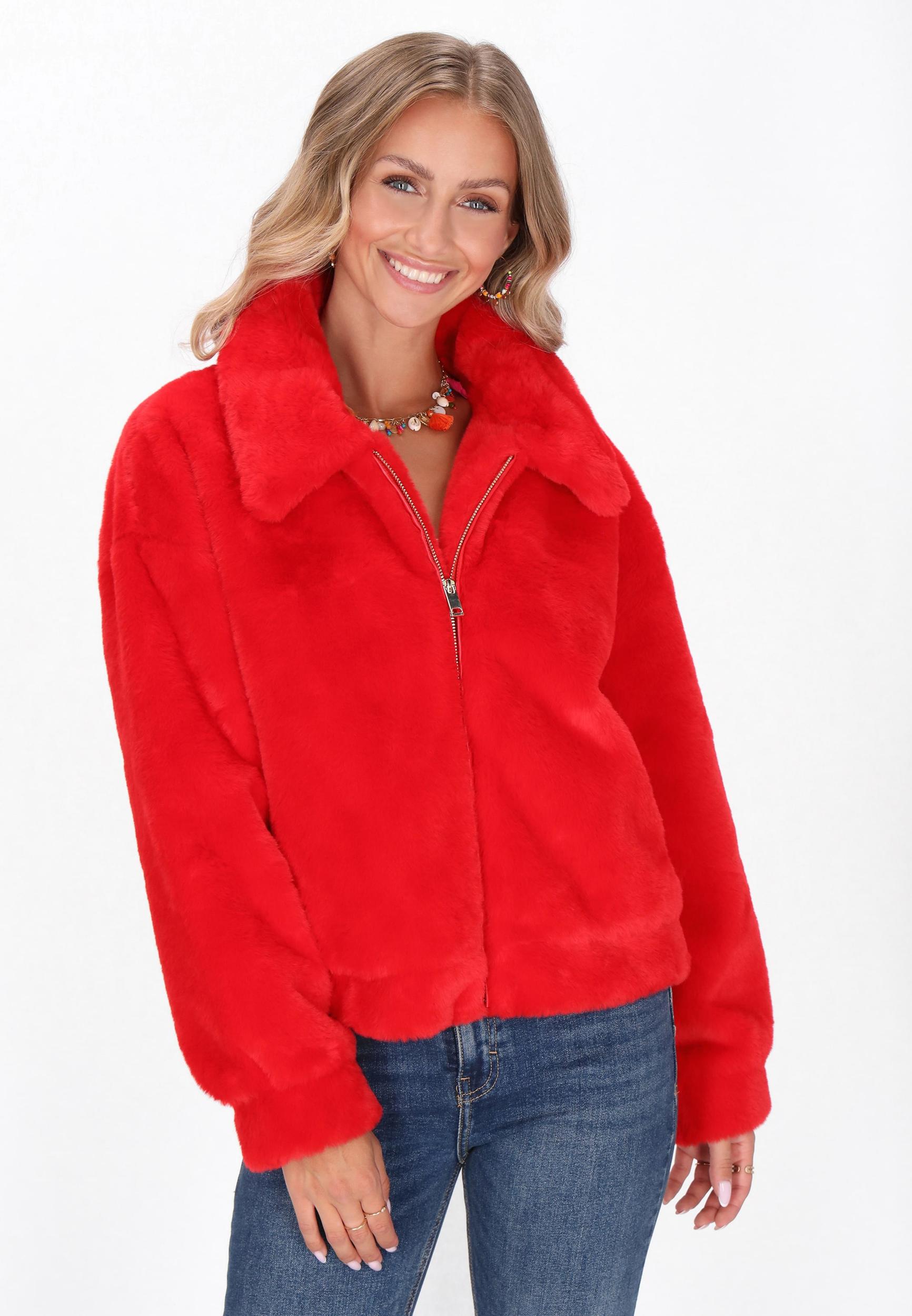 IZIA Starpsezonu jaka sarkans