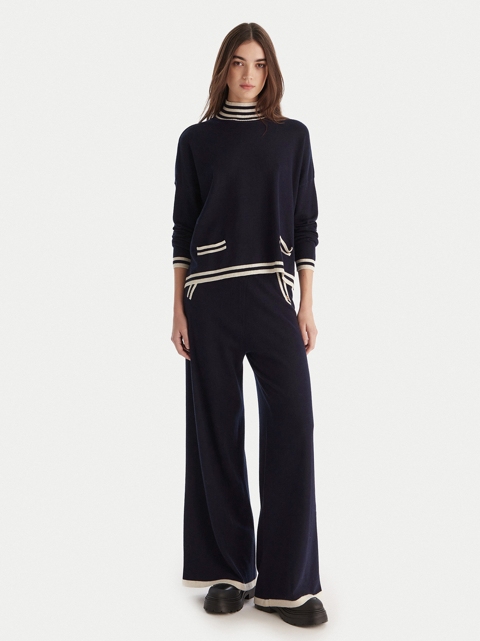 Krekls ar augstu apkakli Gaudi