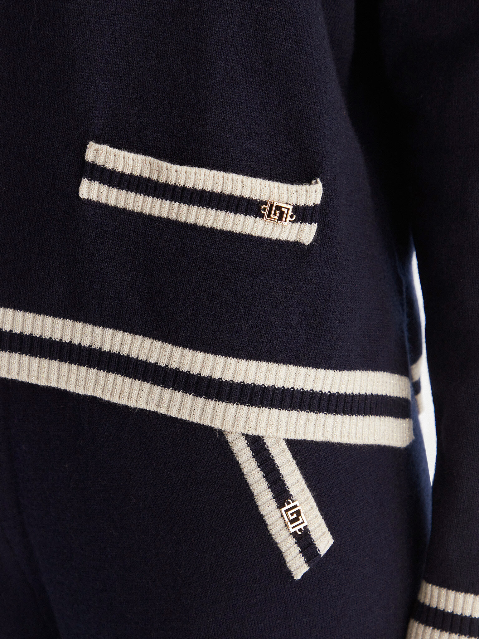 Krekls ar augstu apkakli Gaudi