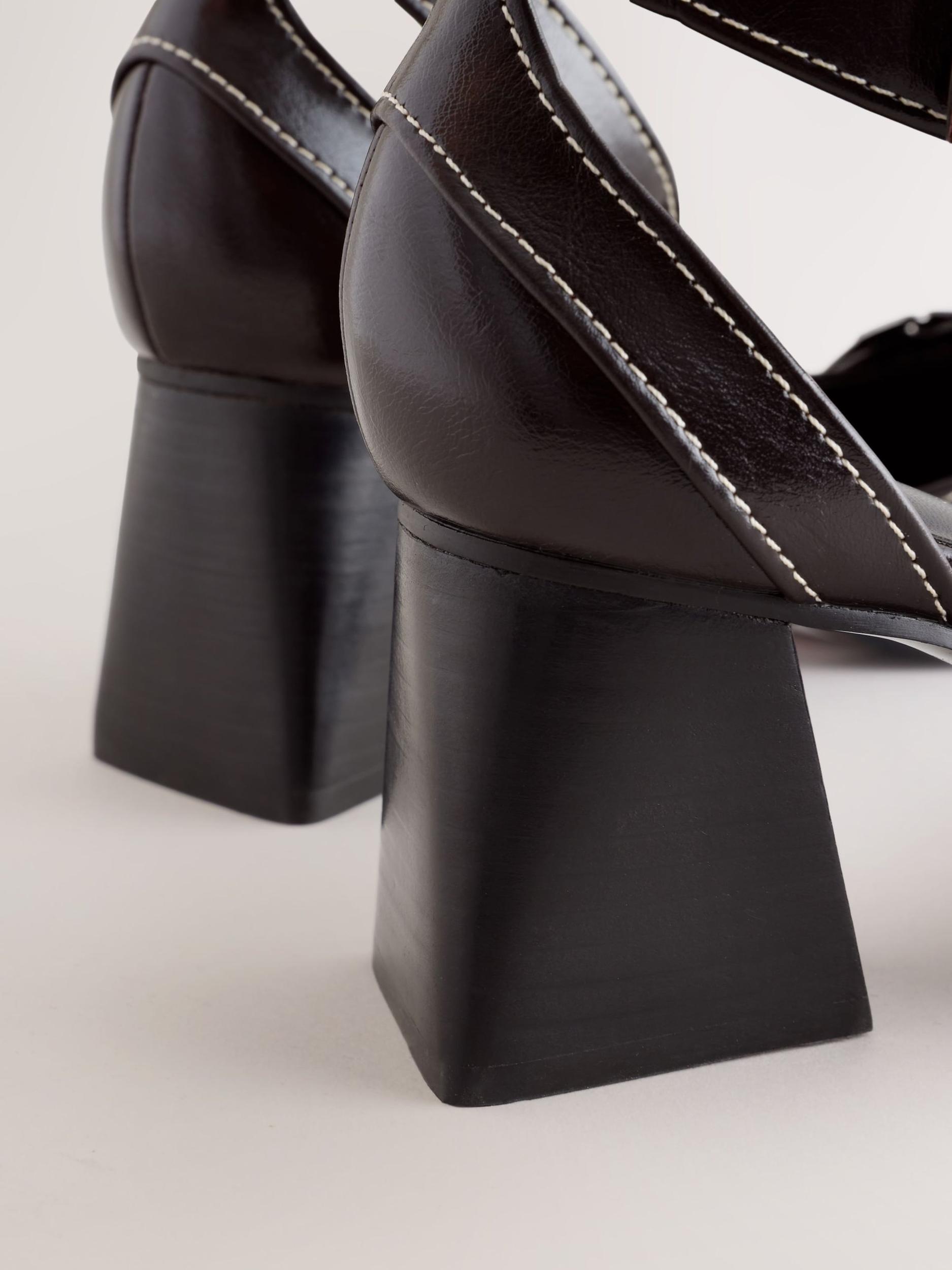 Next Siksniņsandales 'Forever Comfort' šokolādes krāsas