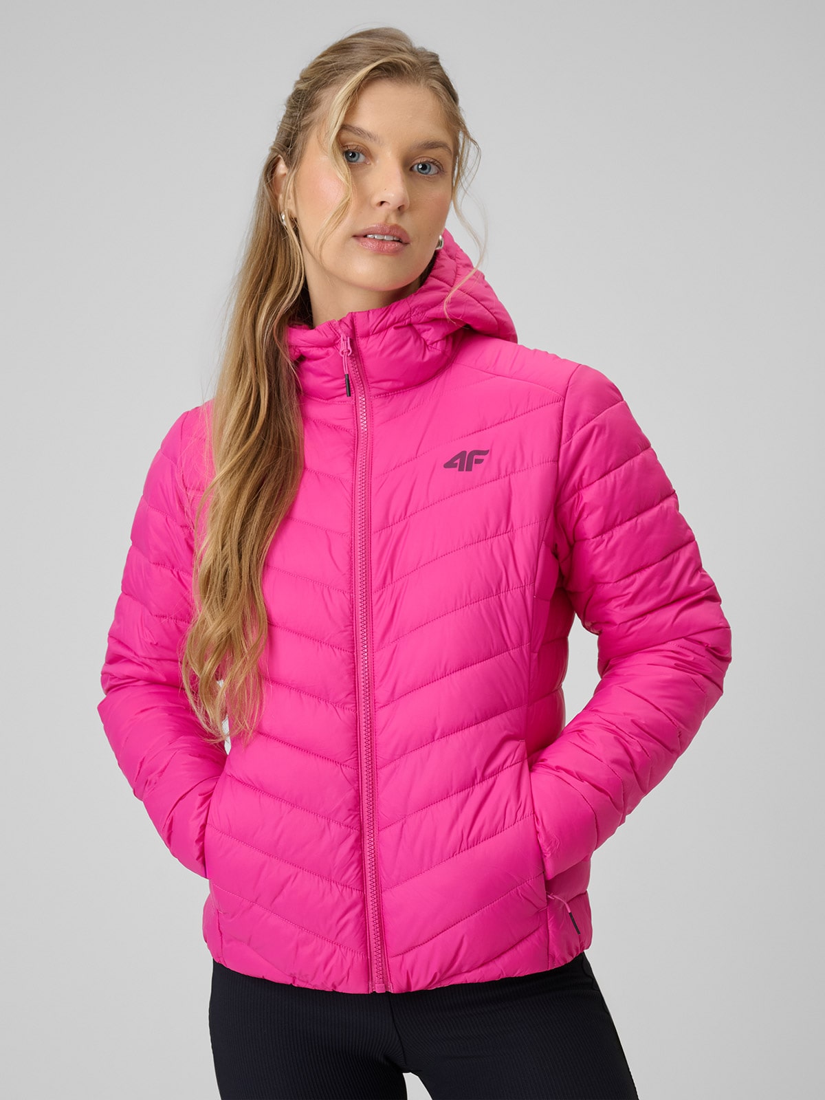 4F Sieviešu virsjaka ar sintētisku pildījumu - sārta