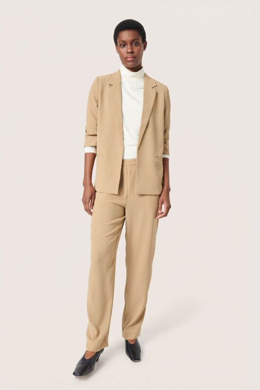 SOAKED IN LUXURY Žakete 'Shirley' smilškrāsas