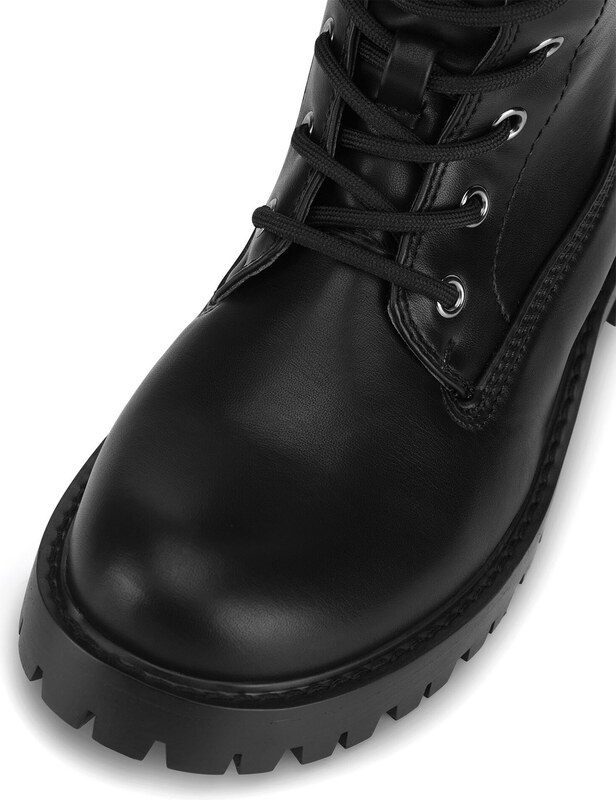 Puszābaki Clara Barson