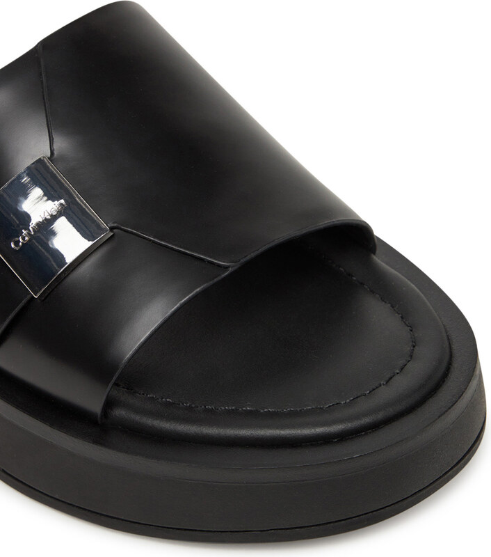 Iešļūcenes Calvin Klein