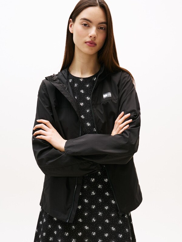 Tommy Jeans Starpsezonu jaka pelēks / melns / balts