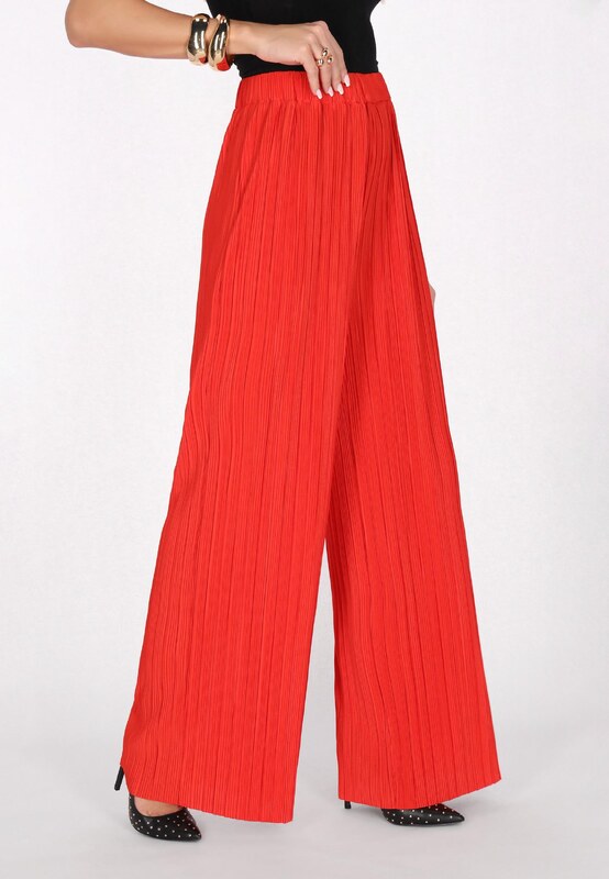 faina Bikses sarkans