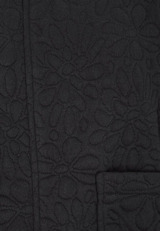 swirly Starpsezonu jaka melns