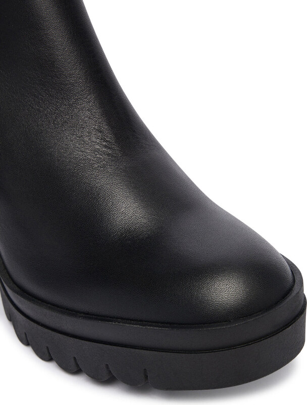 Īsie zābaki Fly London