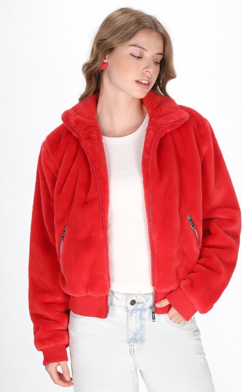 MYMO Starpsezonu jaka sarkans