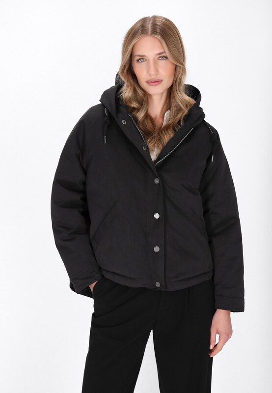 DreiMaster Klassik Starpsezonu jaka melns