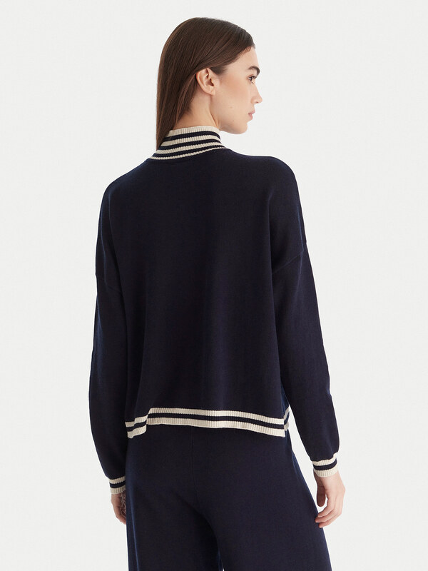 Krekls ar augstu apkakli Gaudi